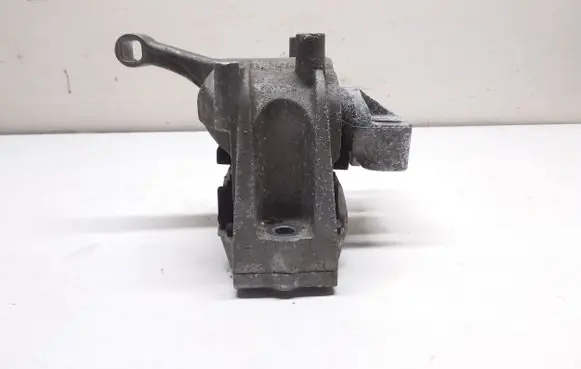 Volkswagen Tiguan Engine mount bracket 5N0199262L