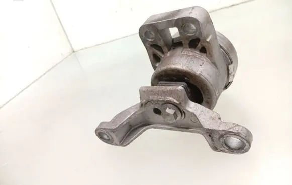 Ford Mondeo MK IV Engine mount bracket 5951