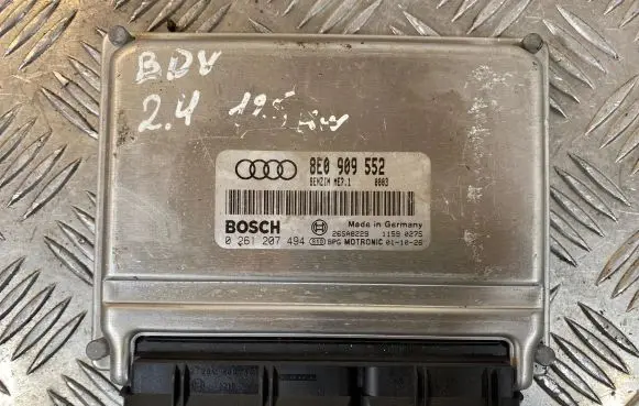 Audi A6 S6 C5 4B Engine control unit/module 8E0909552 26SA8229 0261207494