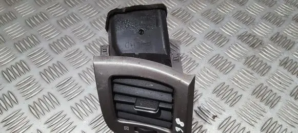 Toyota Avensis Verso Dash center air vent grill 5566044130 55660-44130