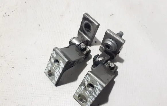 Volkswagen Amarok Front door upper hinge 8K0831402G
