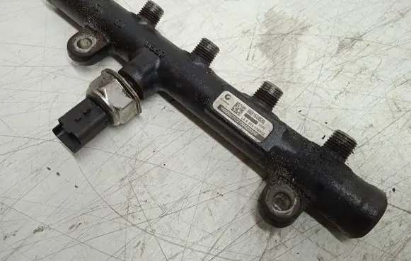 Volvo V70 Fuel main line pipe 9681649580