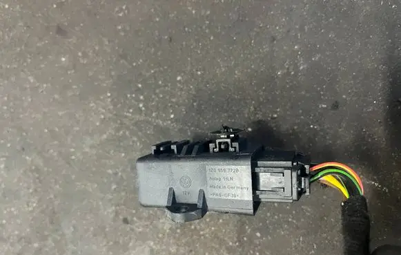 Porsche Cayenne (9PA) Seat heating relay 1Z0959772B