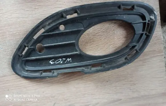 Mercedes-Benz C W203 Front bumper lower grill a2038853123