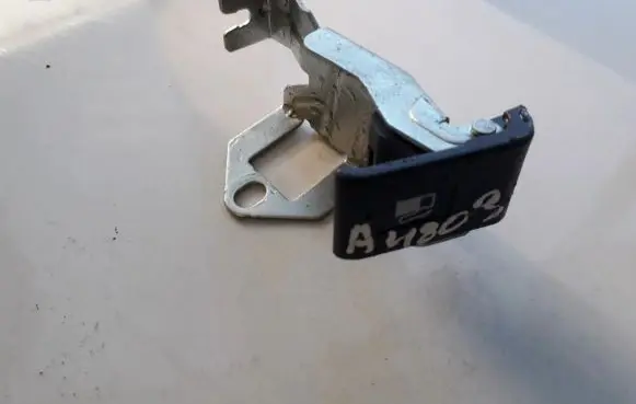 Honda CR-V Fuel tank opening switch 