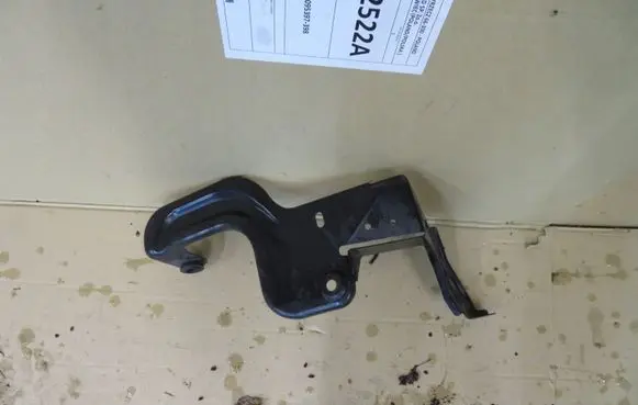 Audi A6 S6 C6 4F Intercooler pipe mounting bracket 4F0145814B