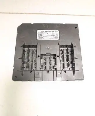 Volkswagen PASSAT B8 Other control units/modules 5Q0937086AK F005V01739