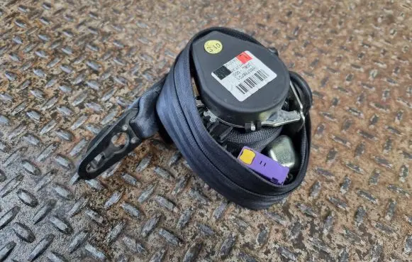 Audi A4 S4 B7 8E 8H Front seatbelt 8E0857705G 560788701