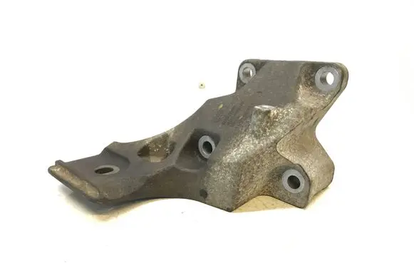 Land Rover Range Rover Sport L320 Engine mounting bracket KKU500590