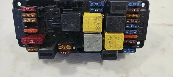 Mercedes-Benz C W203 Fuse module 2095451001 24450400 5DK00848501