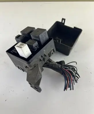 Mitsubishi Pajero Relay mounting block MR482591