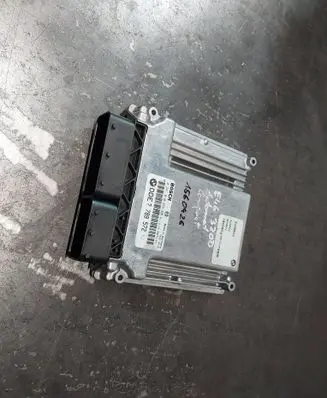 BMW 3 E46 Engine control unit/module 7789572 0281010565
