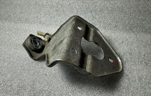 Audi A4 S4 B7 8E 8H Front wiper linkage 