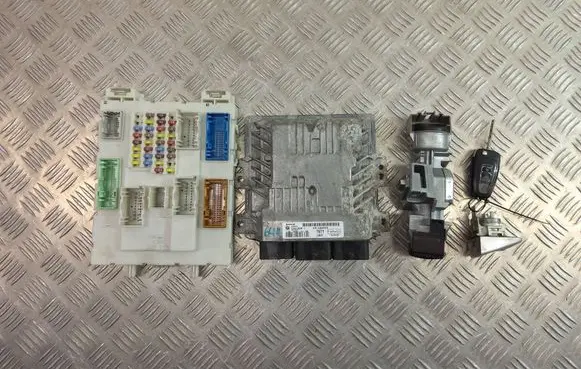 Ford C-MAX II Engine ECU kit and lock set AV6112A650BTB S180133050A
