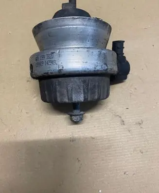 Audi A6 S6 C6 4F Engine mount bracket 4f01993820