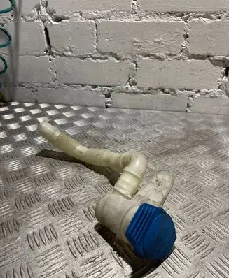 Volkswagen PASSAT B7 Window washer liquid tank fill tube 8D0955455