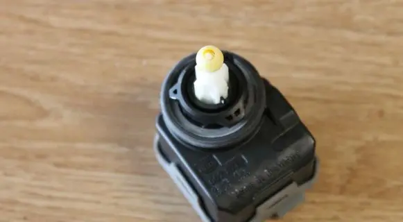Audi A6 S6 C5 4B Headlight level adjustment motor 6Y0941295