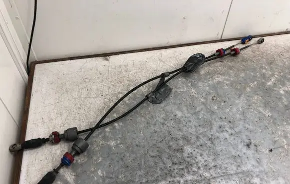 Nissan Qashqai+2 Gear shift cable linkage 112112856