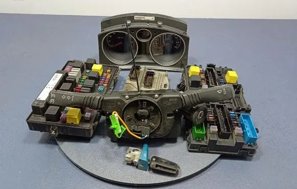 Opel Astra H Engine control unit/module ECU 12230740