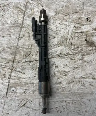 BMW X5 F15 Fuel injector 13647639994