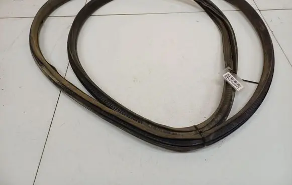 Peugeot Partner Rubber seal front coupe door