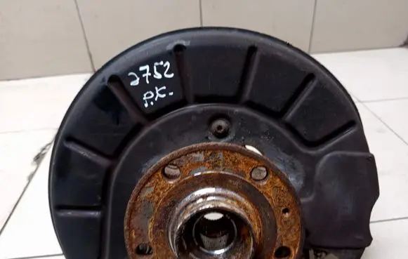 Volkswagen Touran II Front wheel hub spindle knuckle
