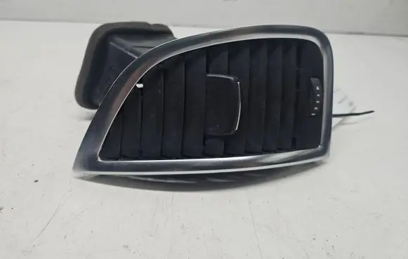 Audi Q7 4L Dashboard side air vent grill/cover trim 4L0820901