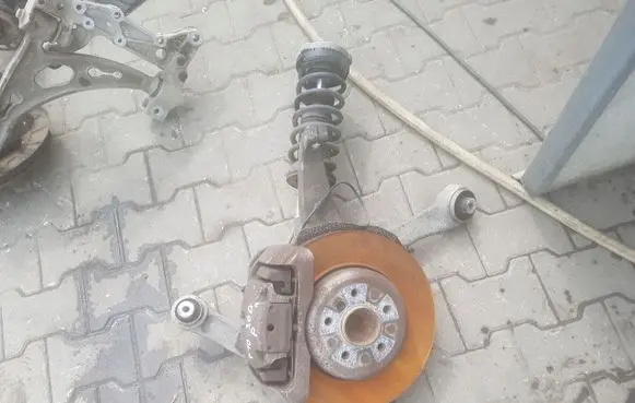 Front wheel hub spindle knuckle