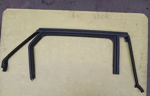 Citroen DS3 Rubber seal rear door window/glass 9820824280