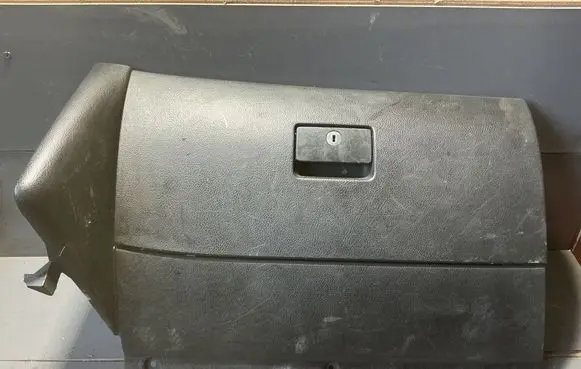 Volkswagen Golf IV Glove box 1J1857101