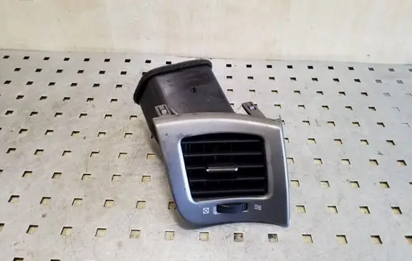 Toyota Avensis Verso Dashboard side air vent grill/cover trim 5566044080