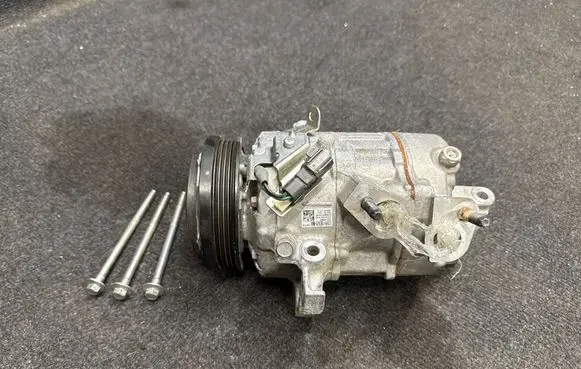 Ford Explorer VI Air conditioning (A/C) compressor (pump) L1MH19D629 L1MH19D629MA 12D00887