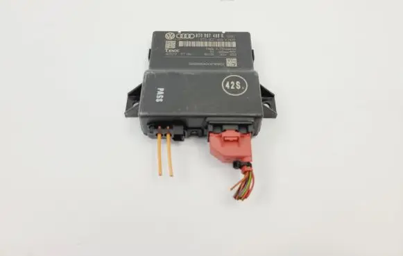 Audi A5 8T 8F Gateway control module 8T0907468K