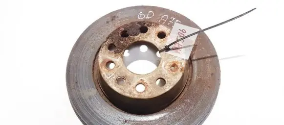 Volkswagen PASSAT B6 Rear brake disc neventiliuojamas