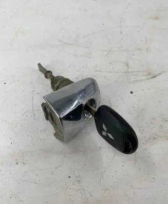 Mitsubishi L200 Front door lock (next to the handle)