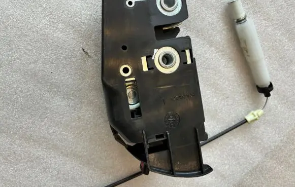 Mercedes-Benz CLK A208 C208 Seat back rest lock catch A2039200172 2039200172