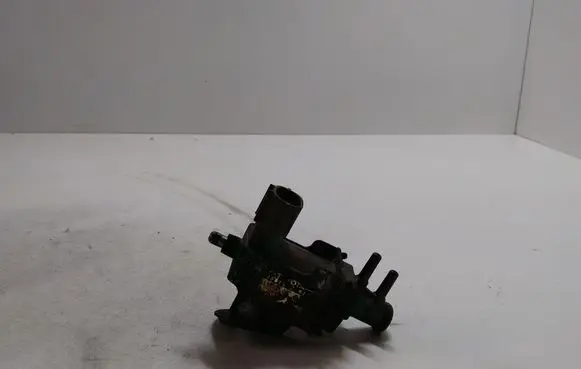 Toyota Avensis T220 Vacuum valve 2581927010 1397000600