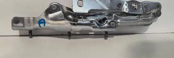 Tesla Model 3 Tailgate hinge 1092821-00-C