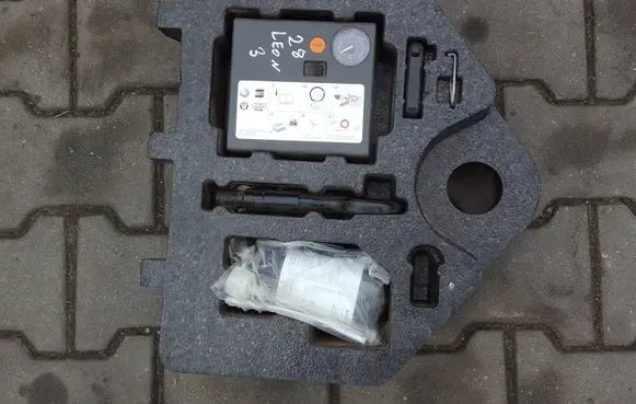 Seat Leon (5F) Towing hook eye 