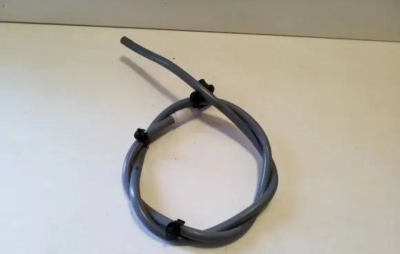 Volvo XC60 Water drain line hose 31424708 31675319