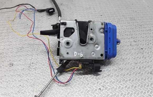 Audi A8 S8 D2 4D Rear door lock 4D0839016D
