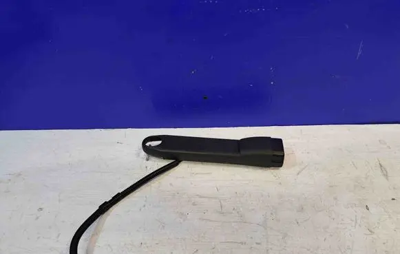 Chevrolet Tahoe Front seatbelt buckle 33054224