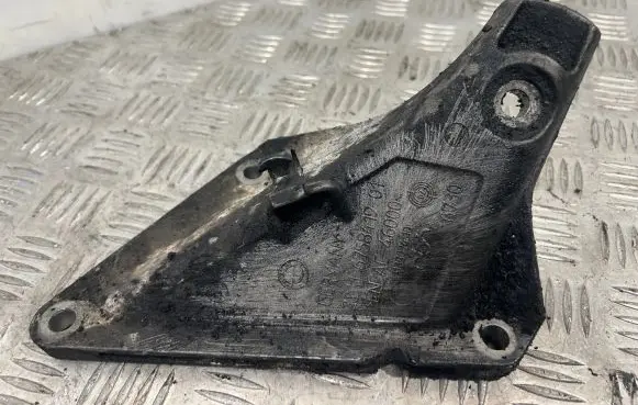 BMW 7 E65 E66 Engine mounting bracket 13307410 675841 A740000