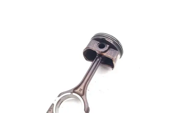 Mitsubishi Outlander Piston with connecting rod 4B11