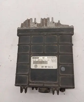 Volkswagen PASSAT B4 Engine control unit/module 357907311A 17542132 220393