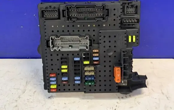 Volvo XC90 Fuse module 30786646 8676391