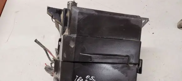 Renault Trafic II (X83) Fuse module