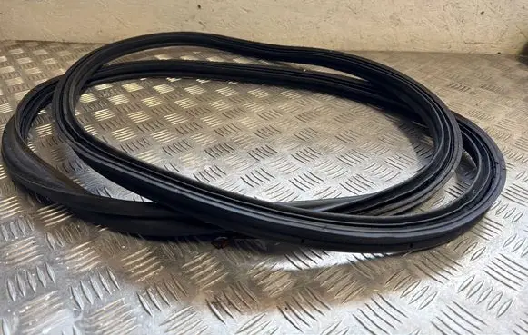 KIA Niro Trunk rubber seal (body) 