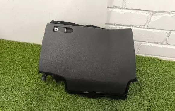 Glove box