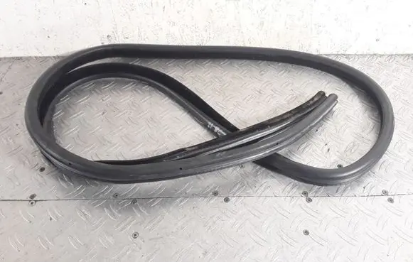 BMW 5 E60 E61 Rear door rubber seal (on body) 